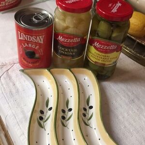 NWOT Ceramic Olive Serving Dish🫒